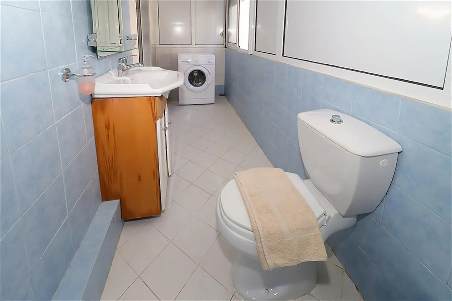 Holiday home Victoria House Pefkohori 3 Bedrooms 12 Guests Greece