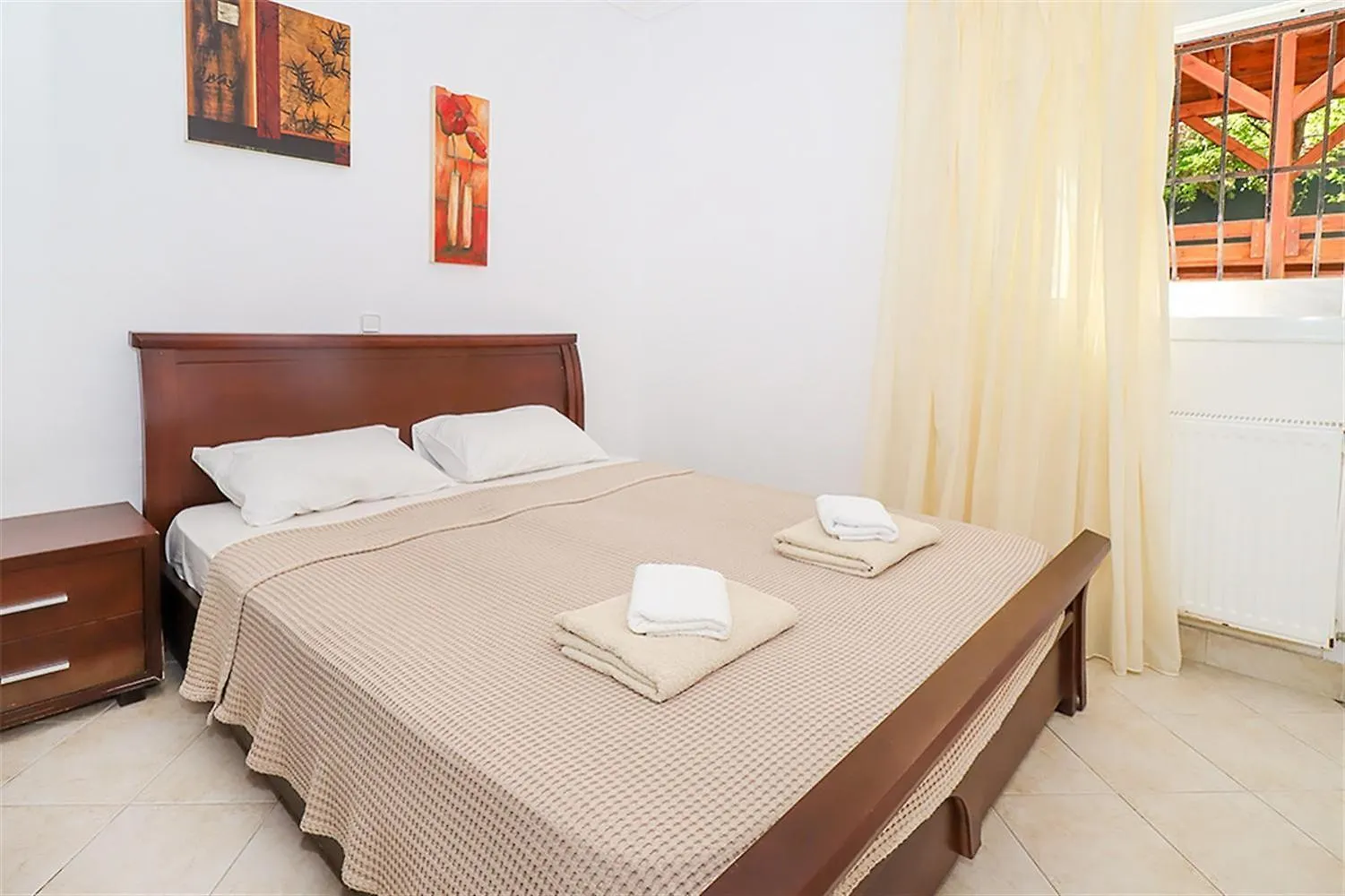 Victoria House Pefkohori 3 Bedrooms 12 Guests